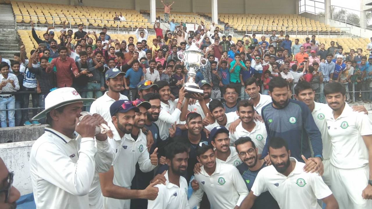 Vidarbha celebrate the Irani Cup win with their fans, Vidarbha v Rest of India, Irani Cup 2018-19, 5th day, Nagpur, February 16, 2019