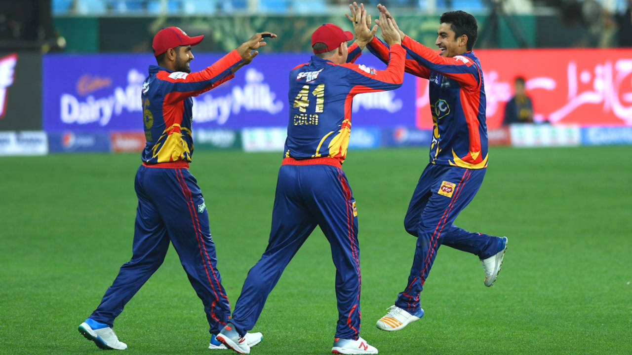 Umer Khan celebrates a wicket with his team-mates&nbsp;&nbsp;&bull;&nbsp;&nbsp;PSL