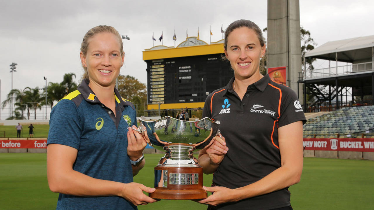 Meg Lanning and Amy Satterthwaite with the Rose Bowl, Perth, Feburary 21, 2019