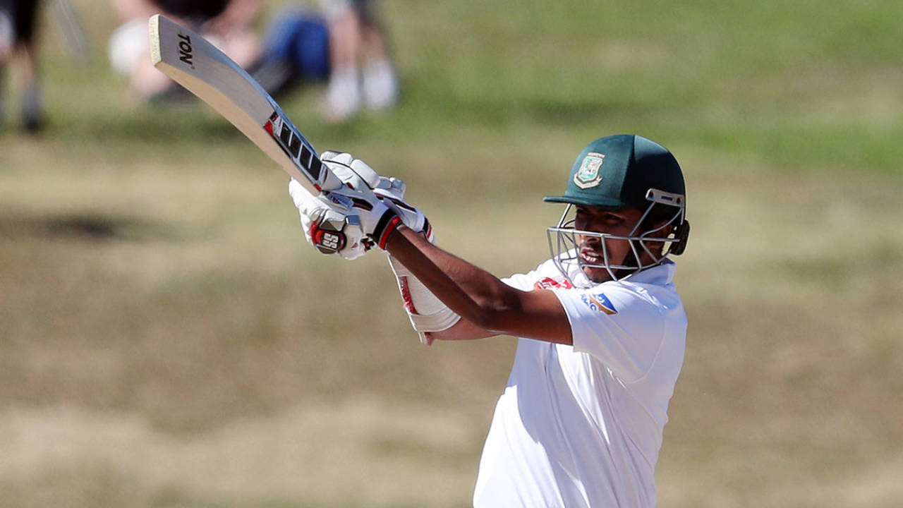 Soumya Sarkar latches onto a short ball, New Zealand v Bangladesh, 1st Test, Hamilton, 4th day, March 3, 2019