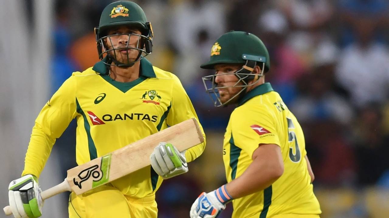 Usman Khawaja and Aaron Finch run between the wickets, India v Australia, 2nd ODI, Nagpur, March 5, 2019