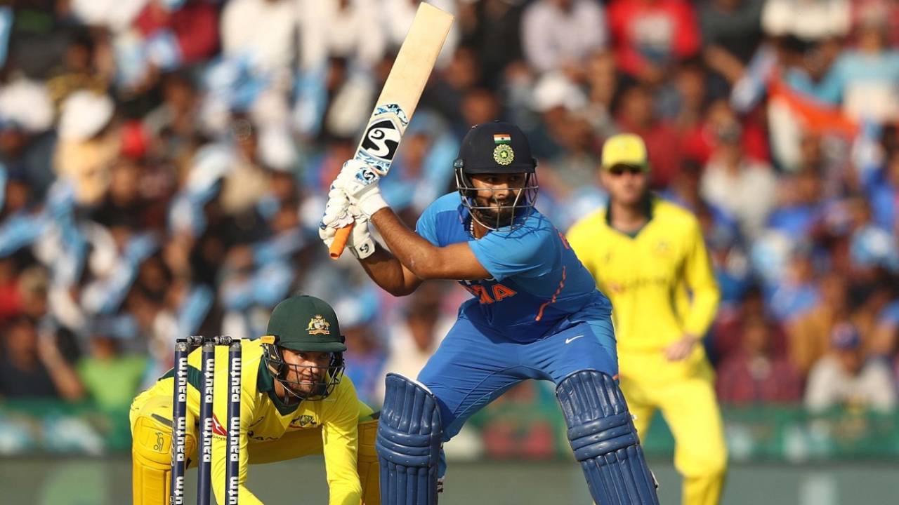 Rishabh Pant attempts a switch hit, India v Australia, 4th ODI, Mohali, March 10, 2019