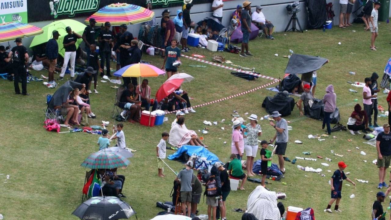 Spectators at Kingsmead take cover from the rain, South Africa v Sri Lanka, 4th ODI, Durban, March 10, 2019