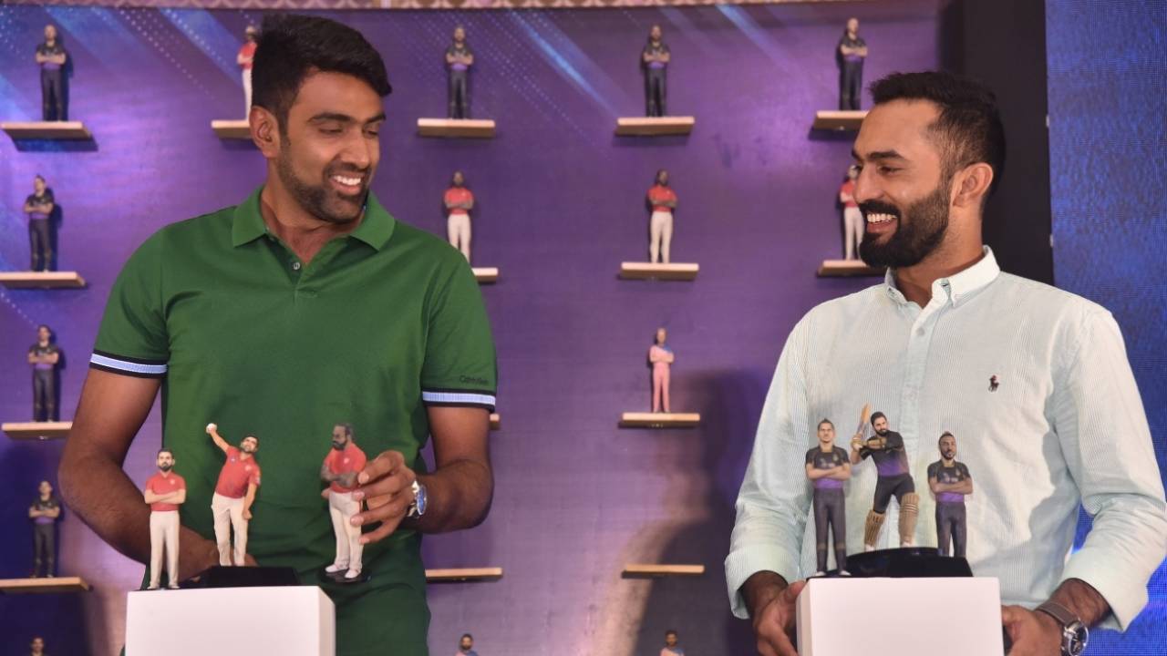 R Ashwin and Dinesh Karthik at a promotional event prior to IPL 2019