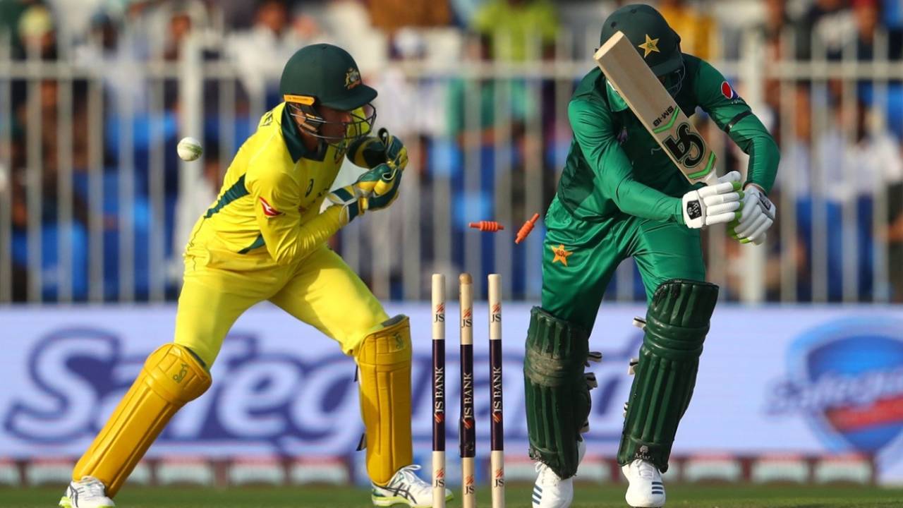 Shoaib Malik is bowled, Pakistan v Australia, 1st ODI, Sharjah, March 22, 2019