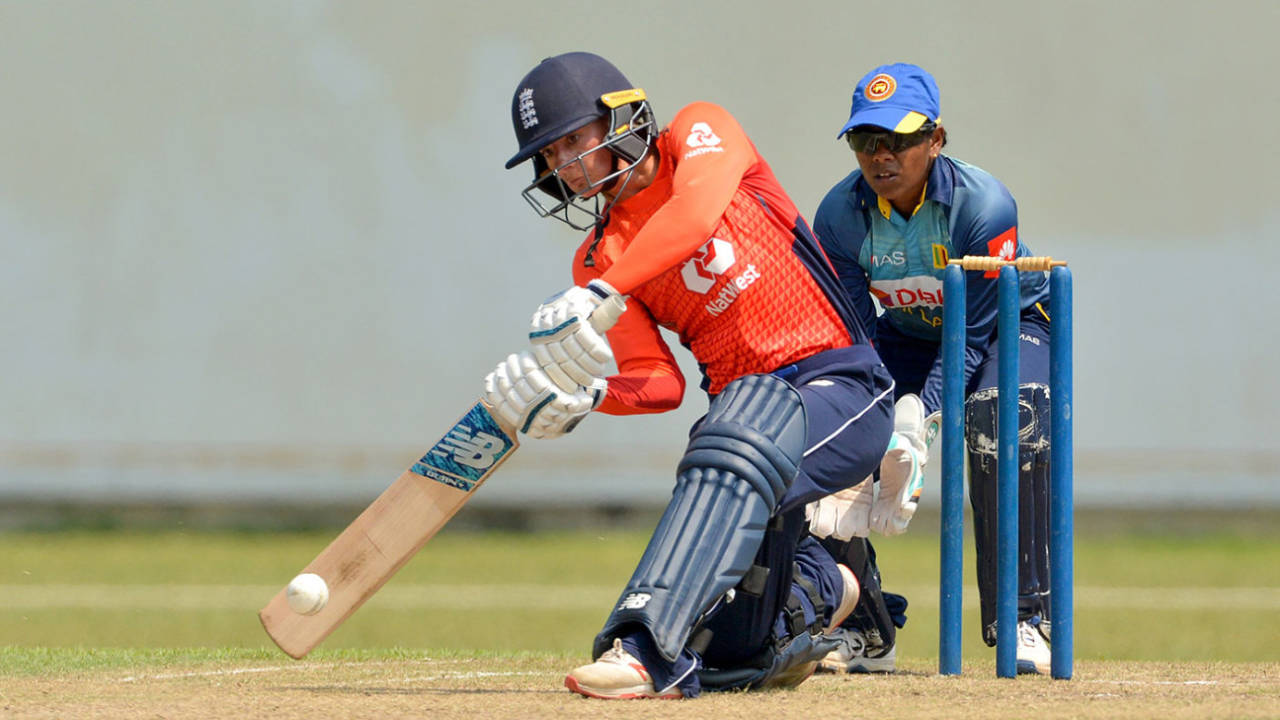 Danni Wyatt drives down the ground, England v Sri Lanka, 3rd women's T20I, Colombo
