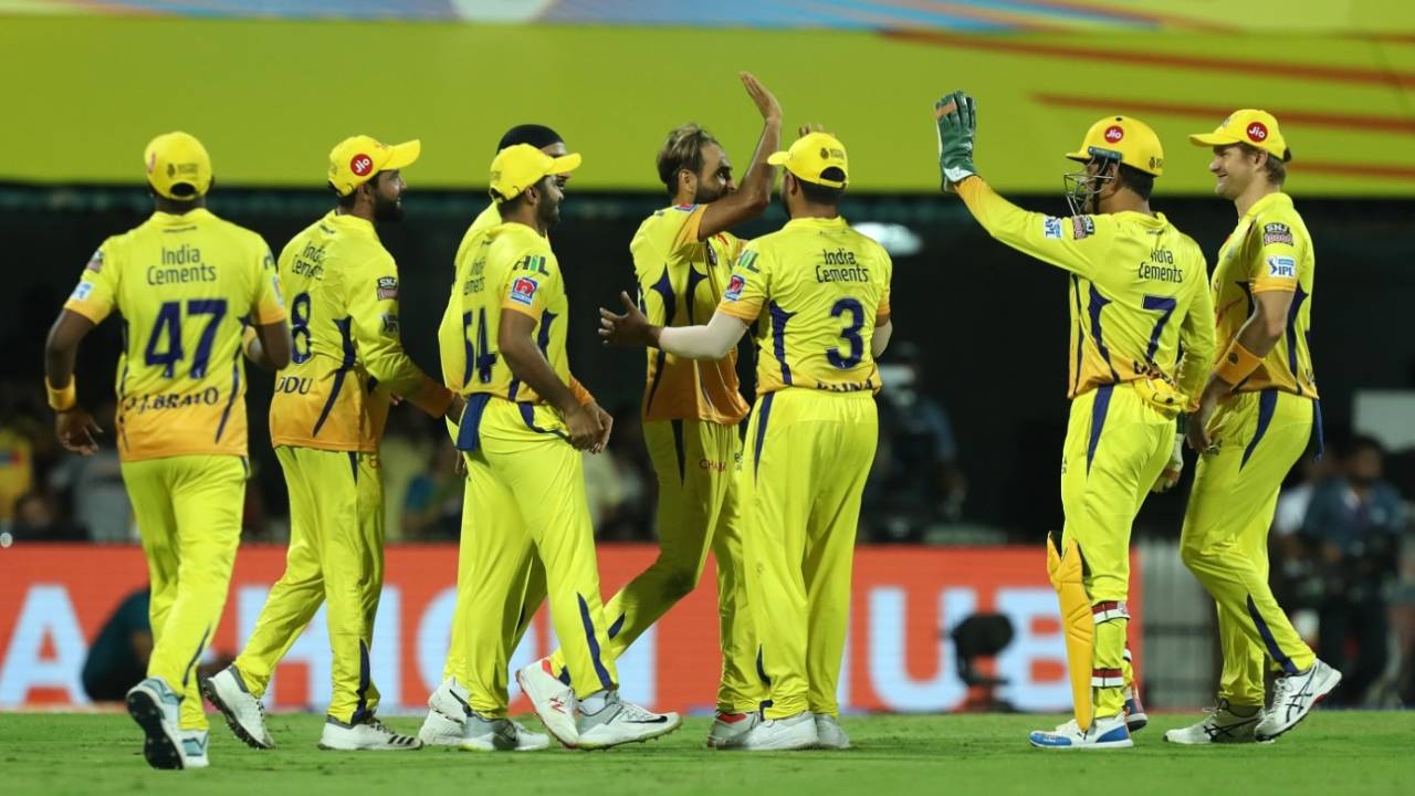 Imran Tahir celebrates a wicket with his team-mates