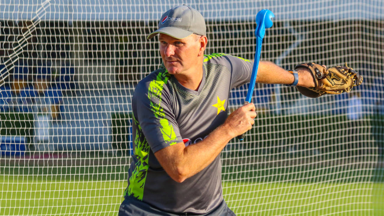 Fielding coach Grant Bradburn fires some throwdowns during a Pakistan training session, Sharjah, March 20, 2019