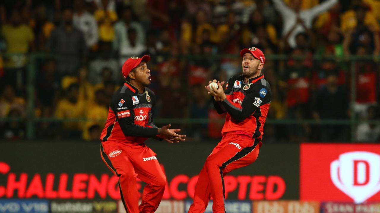 AB de Villiers and Akshdeep Nath avert a collision as the former takes a catch, Royal Challengers Bangalore v Chennai Super Kings, IPL 2019, Bengaluru, April 21, 2019