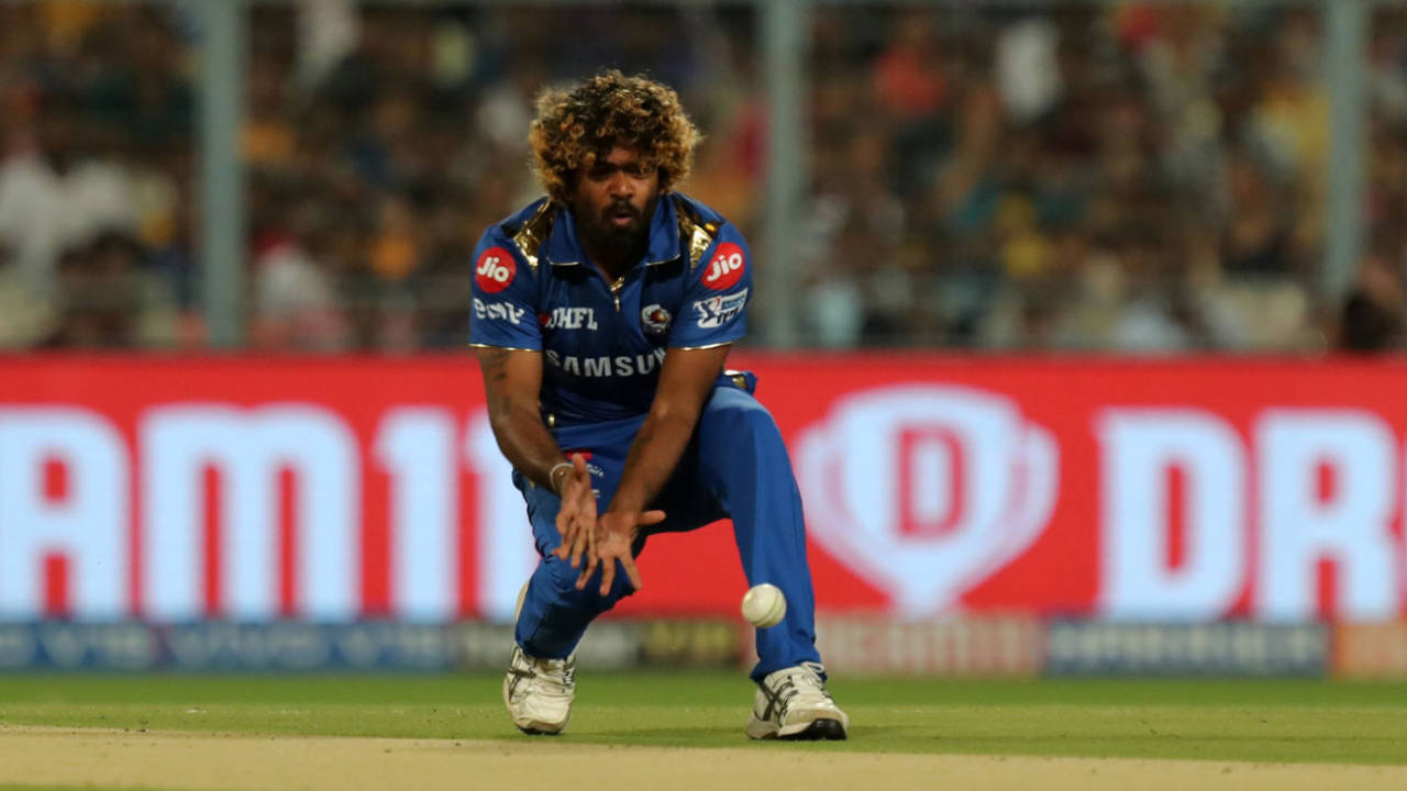 Lasith Malinga gets low to try and take a catch&nbsp;&nbsp;&bull;&nbsp;&nbsp;BCCI