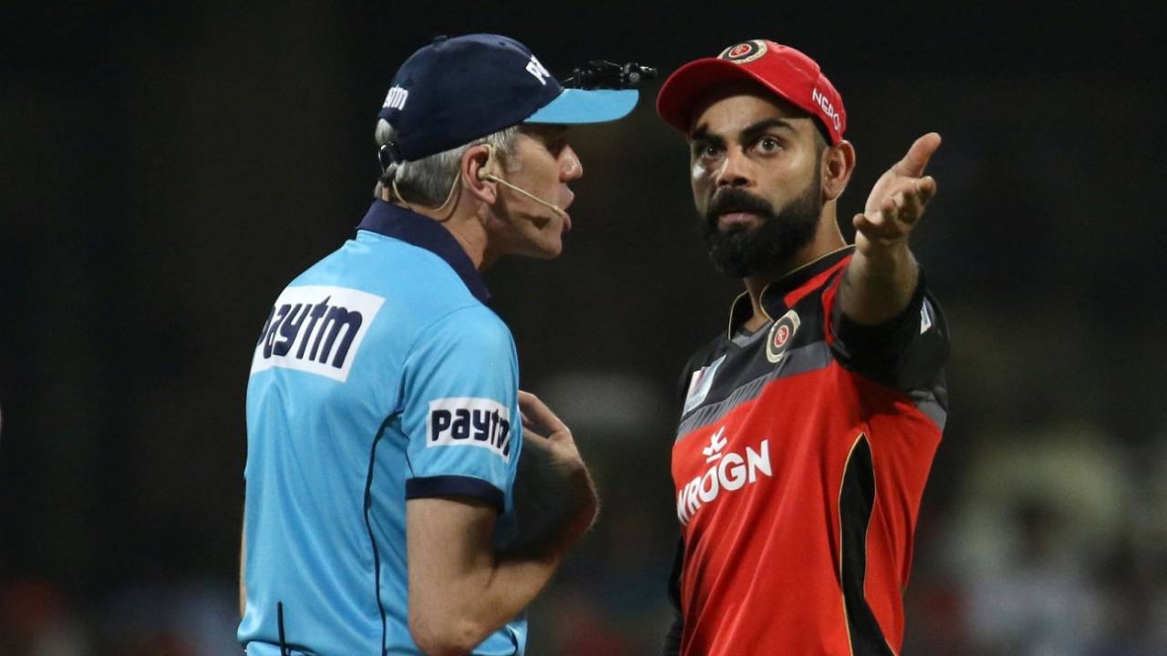 Nigel Llong and Virat Kohli have an argument over the 'no-ball'