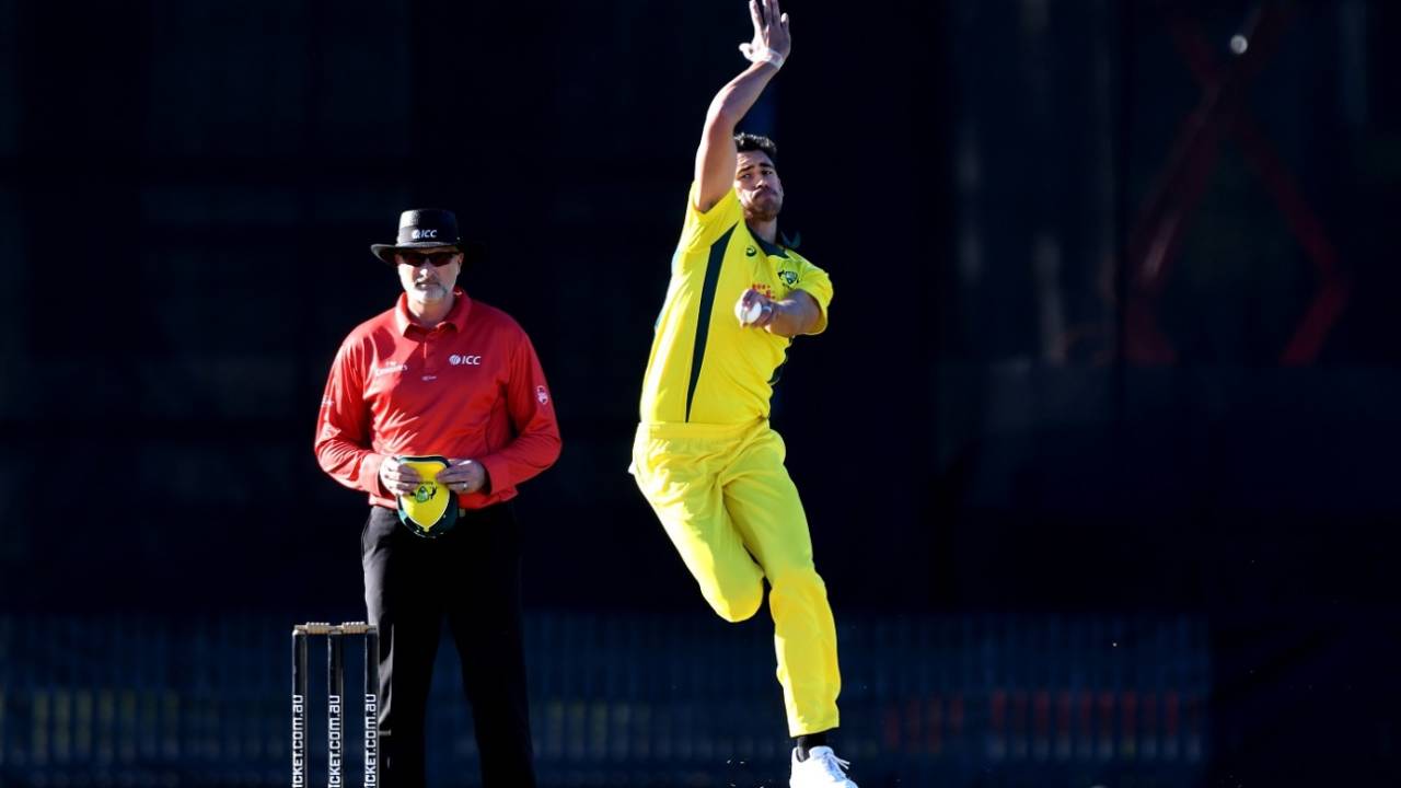 Mitchell Starc made his return after an injury layoff, Australian XI v New Zealand XI, 2nd one-day match, Allan Border Field, May 8, 2019