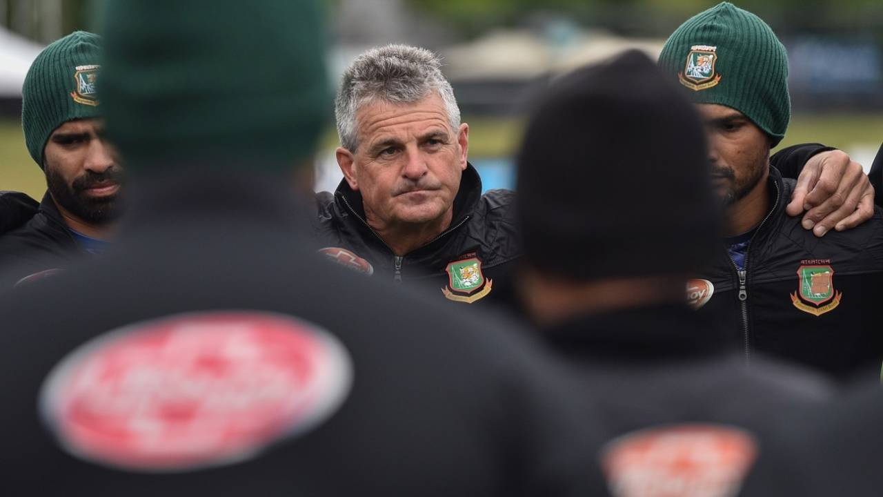 Bangladesh coach Steve Rhodes addresses the team&nbsp;&nbsp;&bull;&nbsp;&nbsp;Getty Images