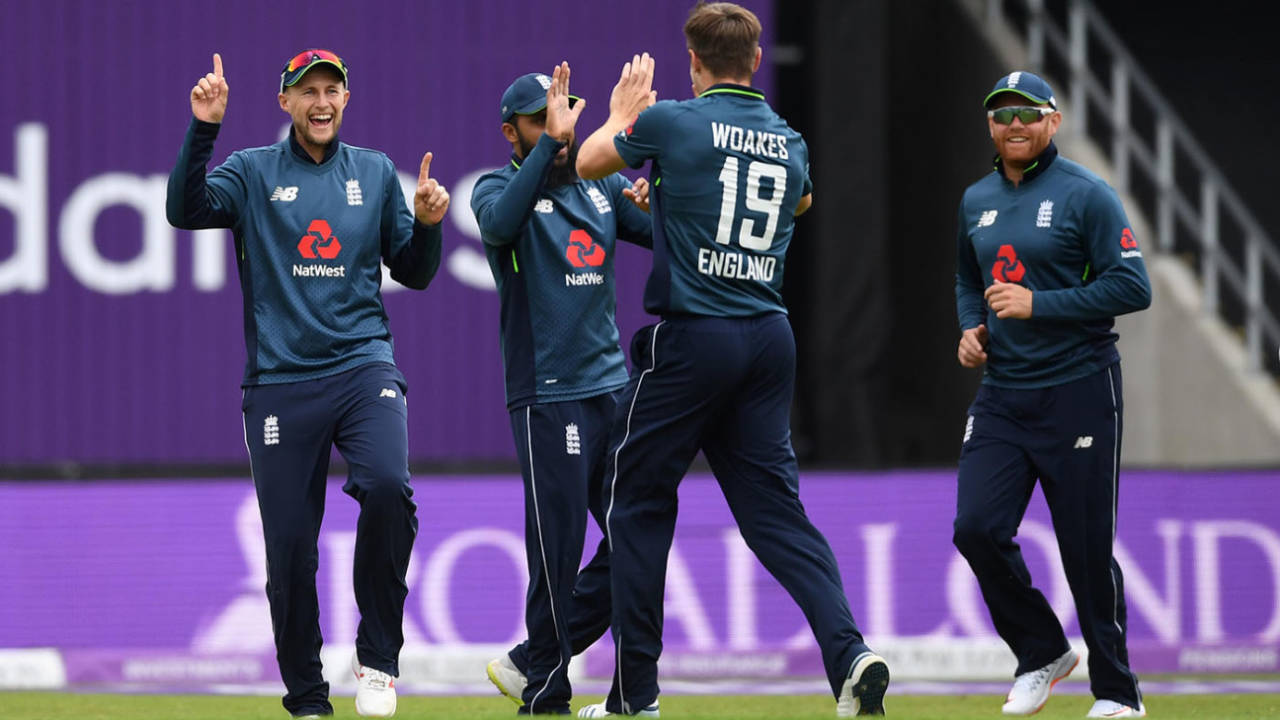 Chris Woakes celebrates with Joe Root after dismissing Fakhar Zaman, England v Pakistan, 5th ODI, Headingley, May 19, 2019