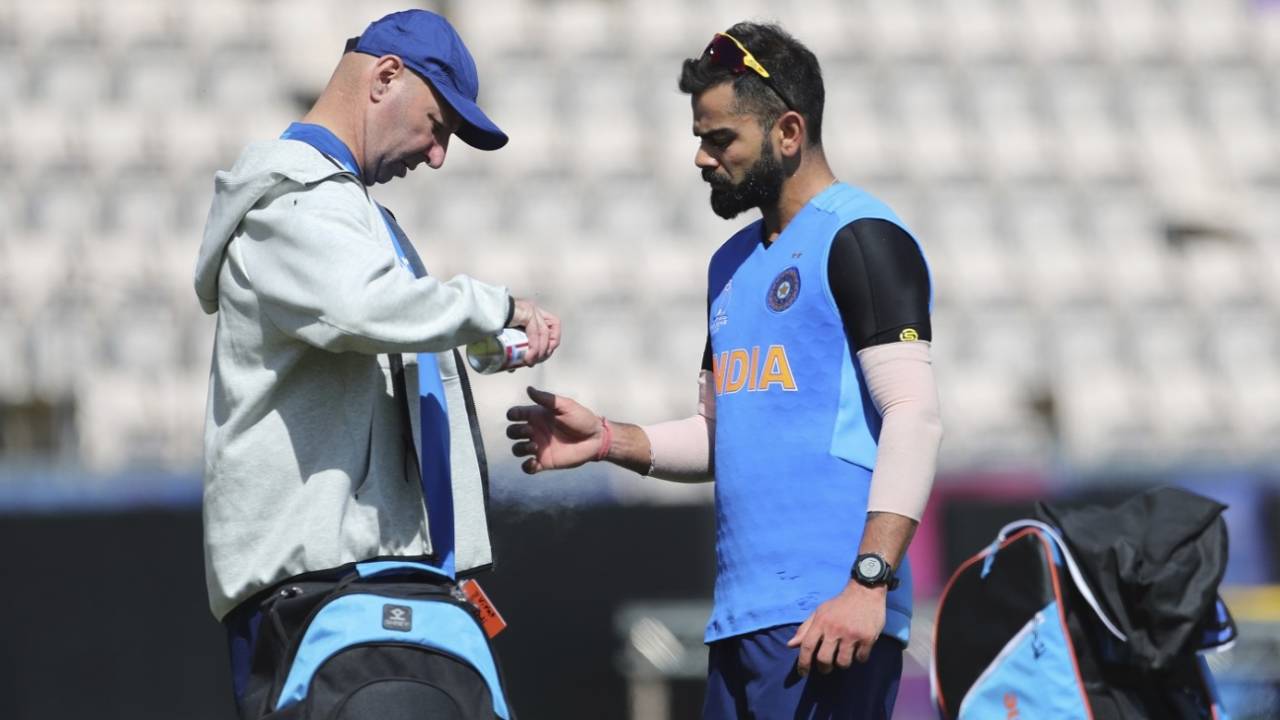 Patrick Farhart sprays Virat Kohli's thumb, World Cup 2019, Southampton, June 1, 2019
