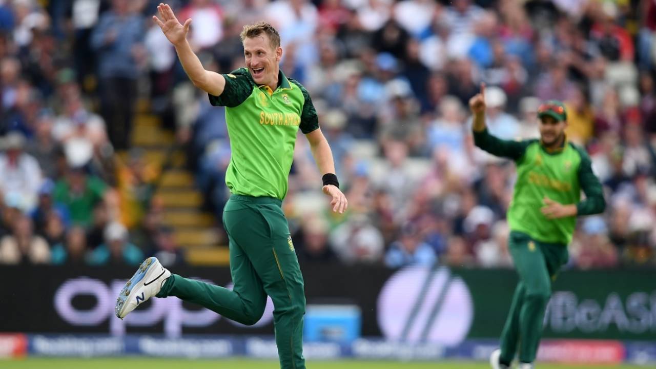 Chris Morris celebrates taking the wicket of Ross Taylor&nbsp;&nbsp;&bull;&nbsp;&nbsp;Getty Images