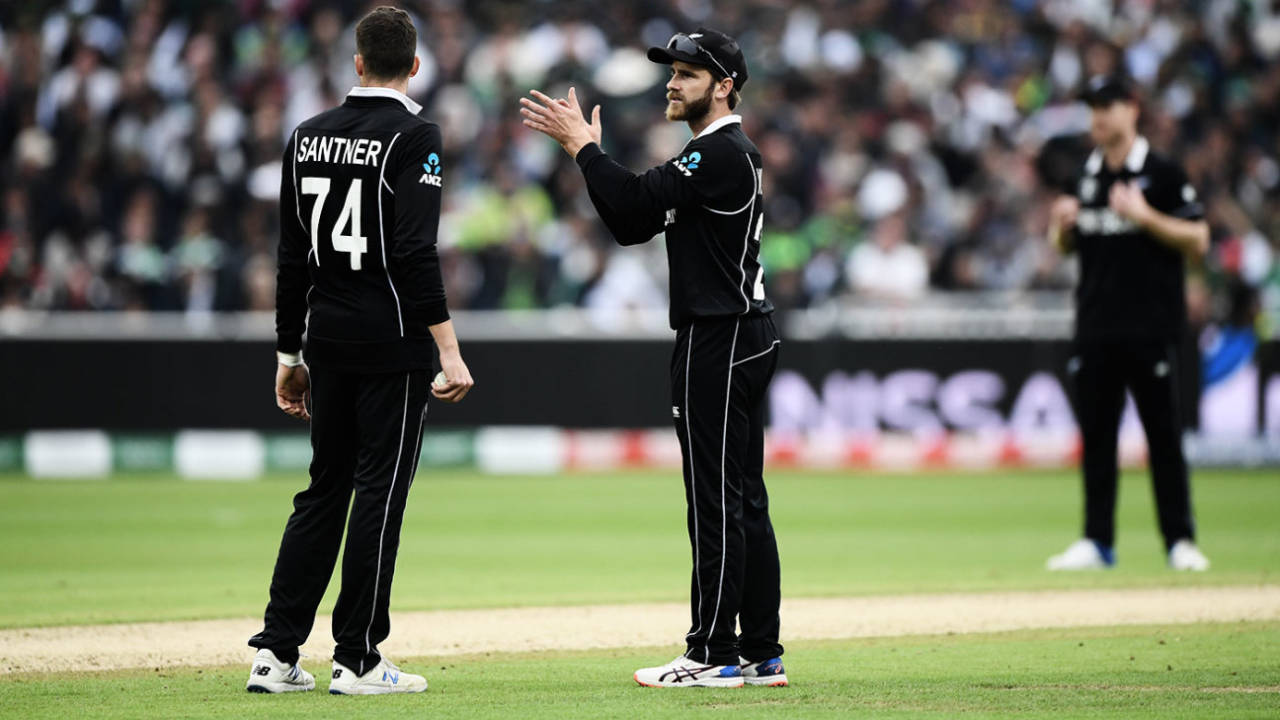 Kane Williamson and Mitchell Santner discuss the field settings, New Zealand v Pakistan, World Cup, Edgbaston, June 26, 2019