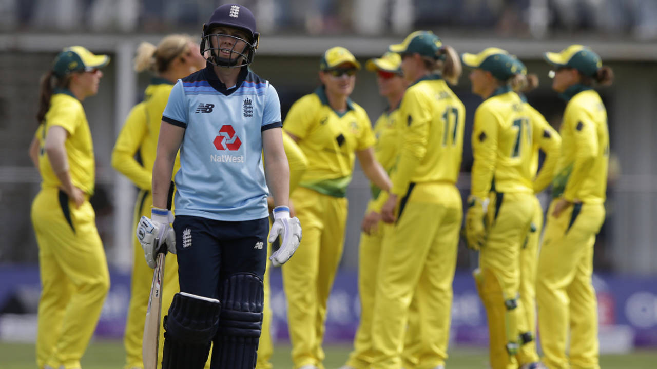 Heather Knight walks off after being dismissed for 5&nbsp;&nbsp;&bull;&nbsp;&nbsp;Getty Images