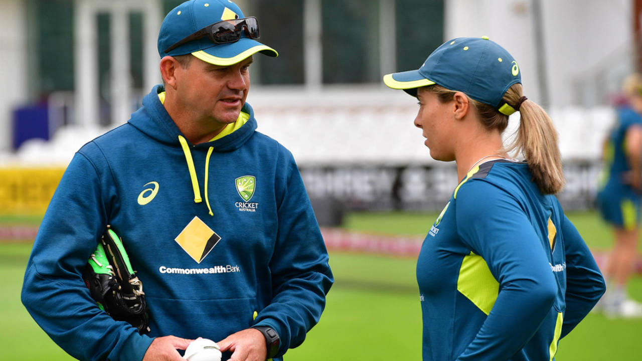 Matthew Mott chats to Sophie Molineux, England v Australia, only women's Test, Taunton, 1st day, July 18, 2019
