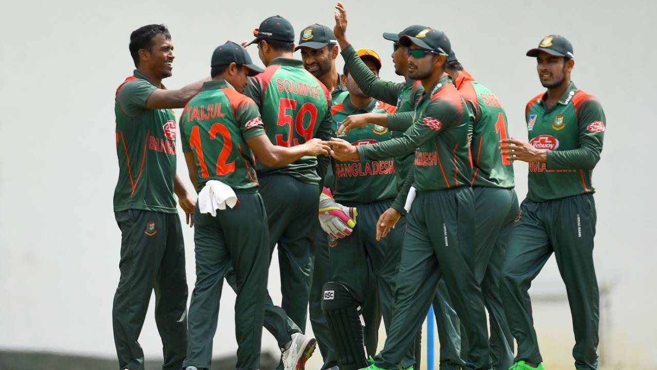 Rubel Hossain is mobbed by his team-mates, Sri Lanka Board President's XI v Bangladesh, Tour match, Colombo