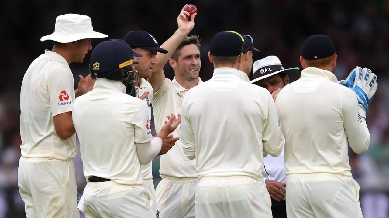 Chris Woakes acknowledges the applause after getting on the Lord's honours board with his five-for&nbsp;&nbsp;&bull;&nbsp;&nbsp;Getty Images