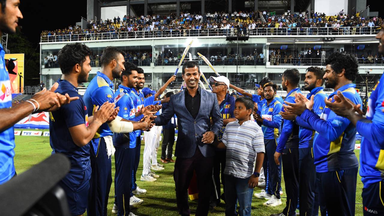 Nuwan Kulasekara got felicitated after the final ODI, Sri Lanka v Bangladesh, 3rd ODI, Colombo, July 31, 2019