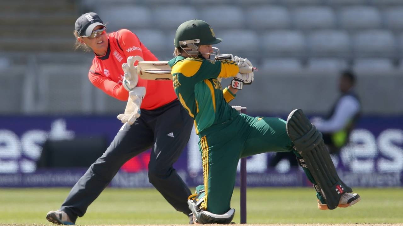 Dane van Niekerk and Sarah Taylor in action during a T20I at Edgbaston in 2014