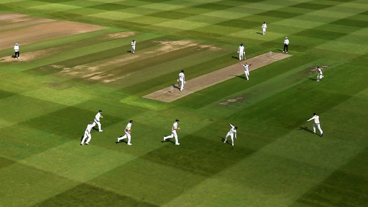 Somerset celebrate the early wicket of Dom Sibley&nbsp;&nbsp;&bull;&nbsp;&nbsp;Getty Images