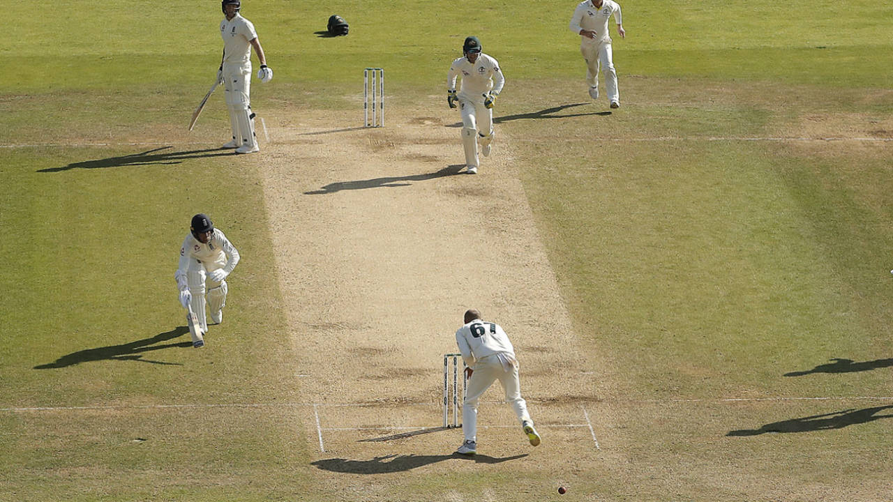 Nathan Lyon misses the chance to run out Jack Leach with England needing two to win&nbsp;&nbsp;&bull;&nbsp;&nbsp;Getty Images