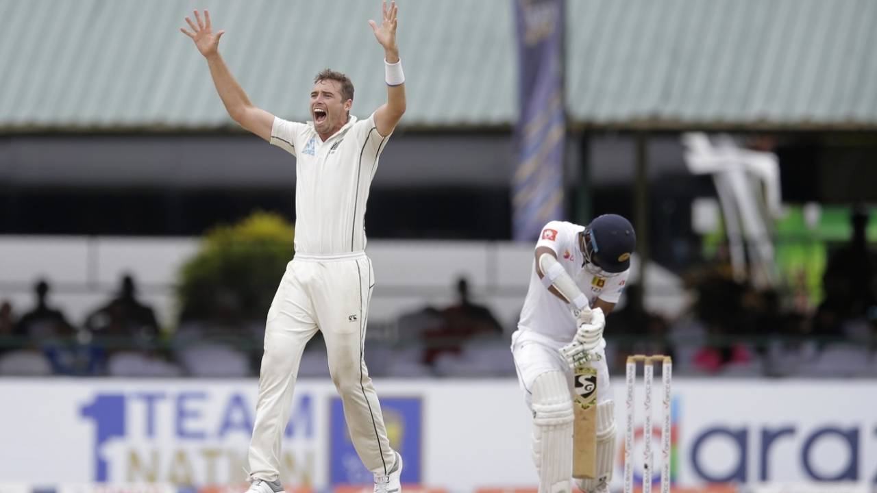 Tim Southee removes Dimuth Karunaratne, Sri Lanka v New Zealand, 2nd Test, Colombo (PSS), Day 5, August 26, 2019