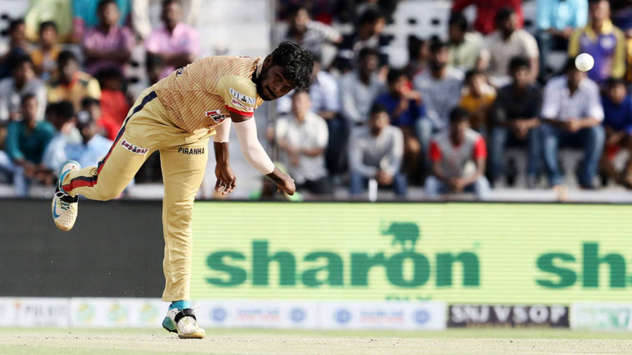 T Natarajan on Periyaswamy: "He can swing the ball in, attack the stumps, and gets a lot of wickets lbw or bowled. His slower-ball variation is not easy to pick"&nbsp;&nbsp;&bull;&nbsp;&nbsp;TNPL/TNCA