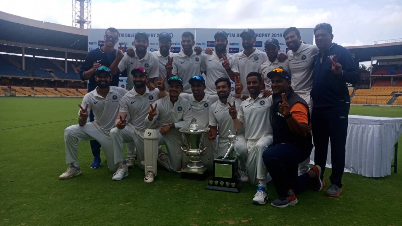 The victorious India Red team with the Duleep Trophy, India Red v India Green, Bengaluru, September 7, 2019