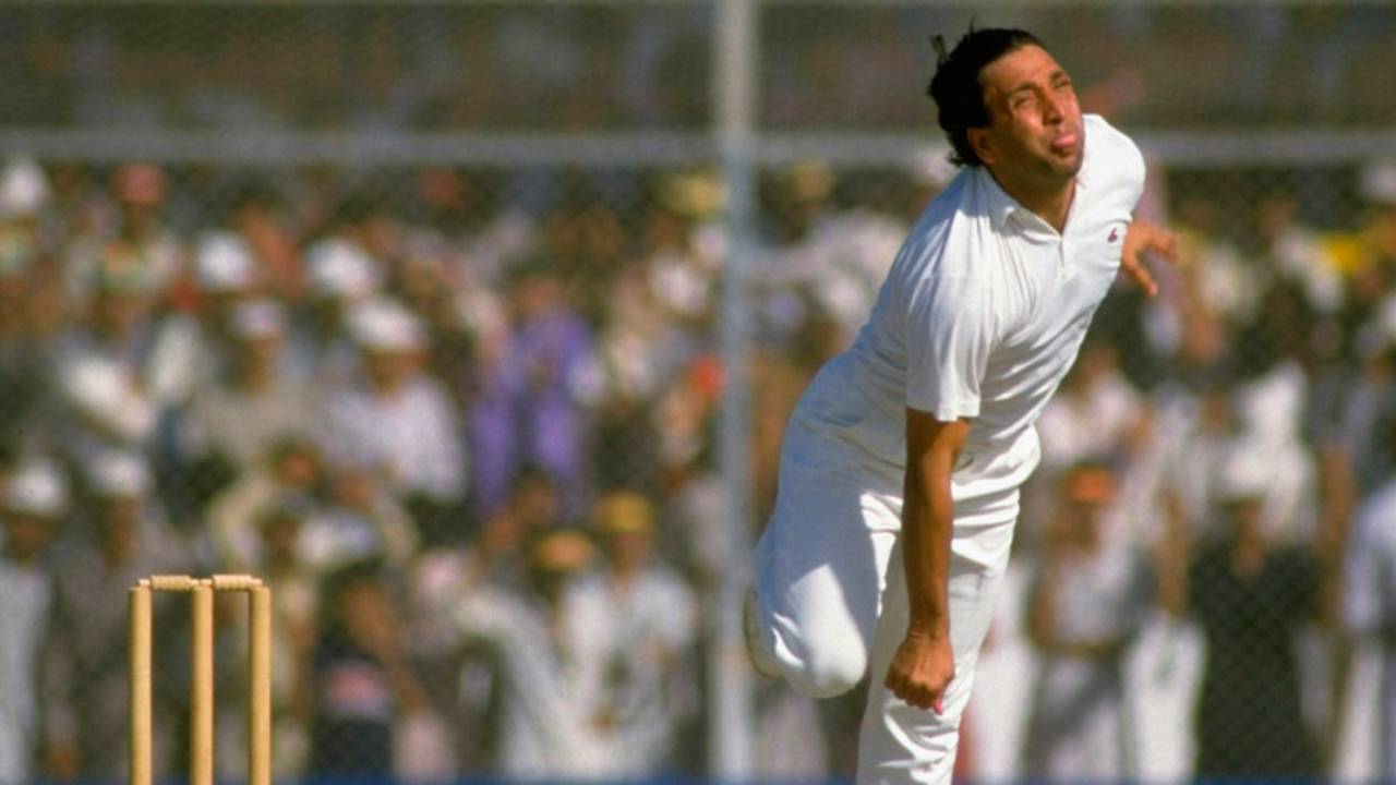 Abdul Qadir bowls, Pakistan v West Indies, Karachi, World Cup, Pakistan, 30 October 1987