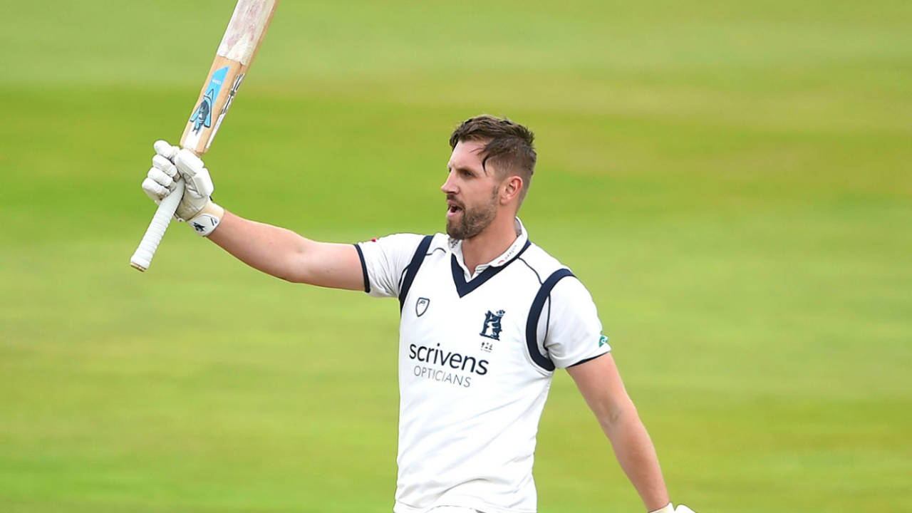 Matthew Lamb brings up his century, Warwickshire v Essex, Specsavers County Championship, Division One, Edgbaston, 2nd day, September 11, 2019