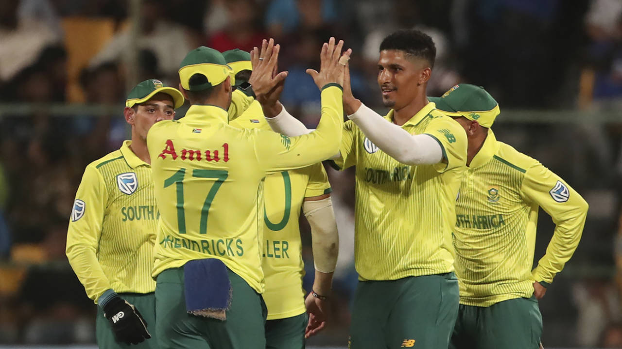 Beuran Hendricks celebrates a wicket, India v South Africa, 3rd T20I, Bengaluru, September 22, 2019