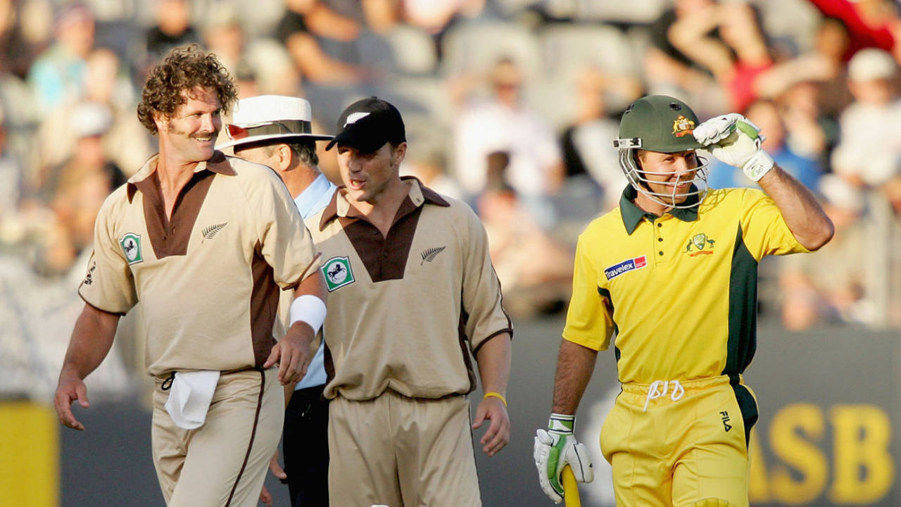 Chris Cairns, Jeff Wilson and Ricky Ponting have a chat, New Zealand v Australia, Twenty20, Eden Park, February 17, 2005