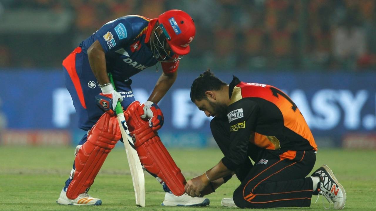Rishabh Pant gets his shoelaces sorted by Yuvraj Singh during an IPL 2017 game&nbsp;&nbsp;&bull;&nbsp;&nbsp;BCCI