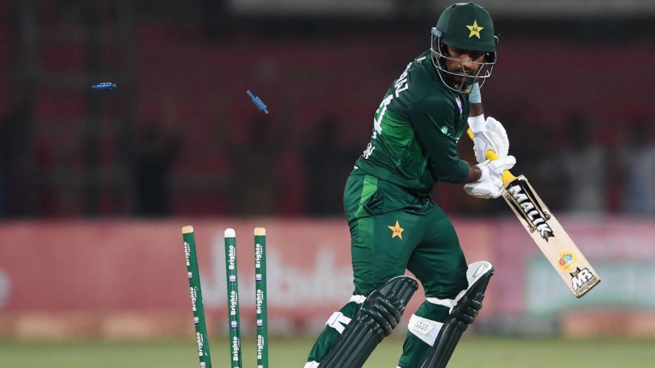 Sarfaraz Ahmed is bowled&nbsp;&nbsp;&bull;&nbsp;&nbsp;Getty Images