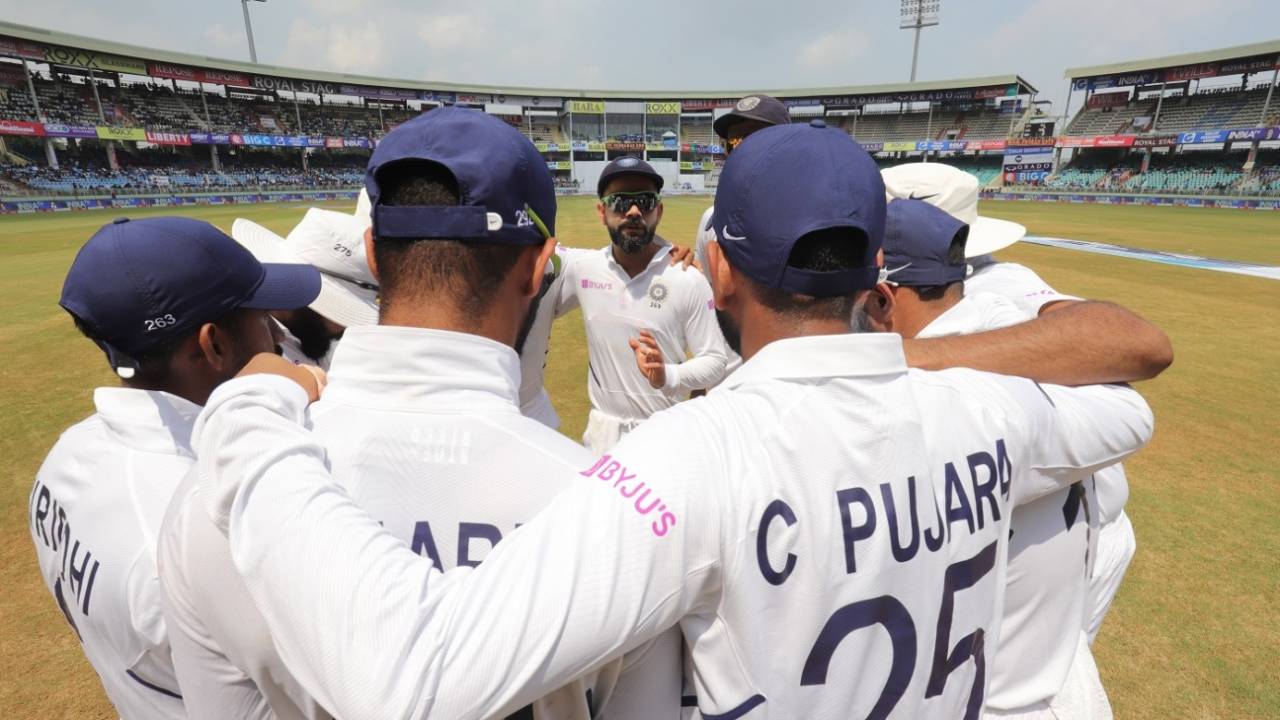 Virat Kohli chats with his players before taking the field for a session, India v South Africa, 1st Test, Visakhapatnam, Day 3, October 4, 2019