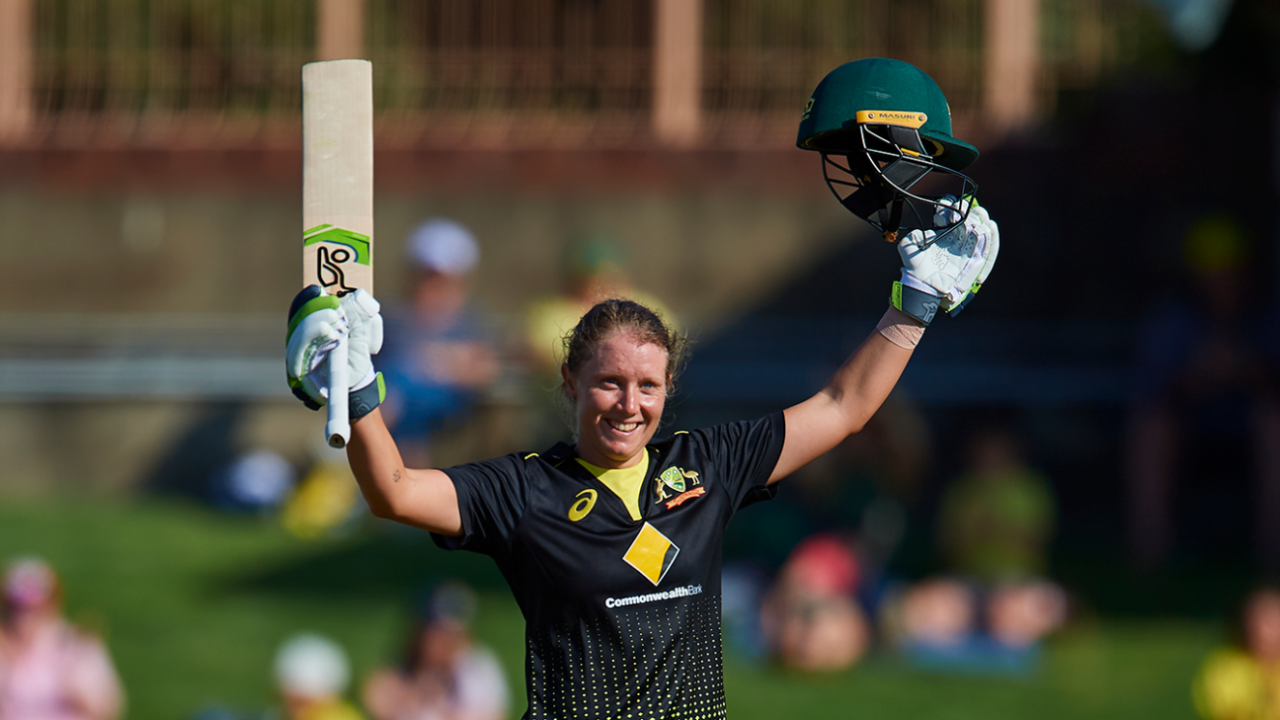 Alyssa Healy celebrates her maiden T20I century, Australia v Sri Lanka, 3rd Women's T20I, North Sydney Oval, October 2, 2019
