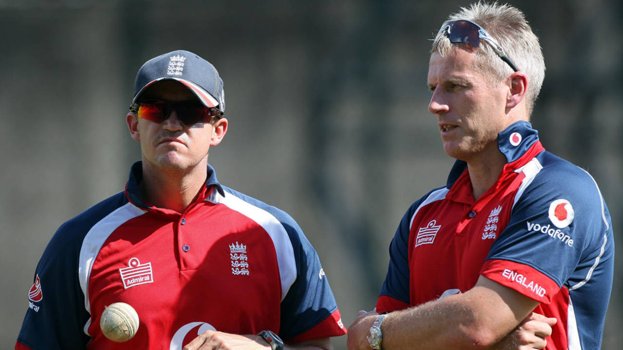 Andy Flower and Peter Moores enjoyed contrasting fortunes in their respective spells as England coach&nbsp;&nbsp;&bull;&nbsp;&nbsp;Getty Images