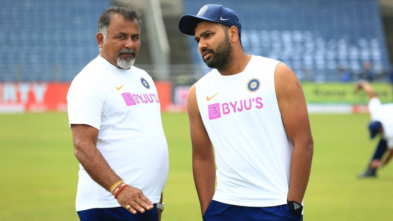 Bharat Arun (pictured here with Rohit Sharma) was one of the Indian contingent members who had to isolate&nbsp;&nbsp;&bull;&nbsp;&nbsp;BCCI