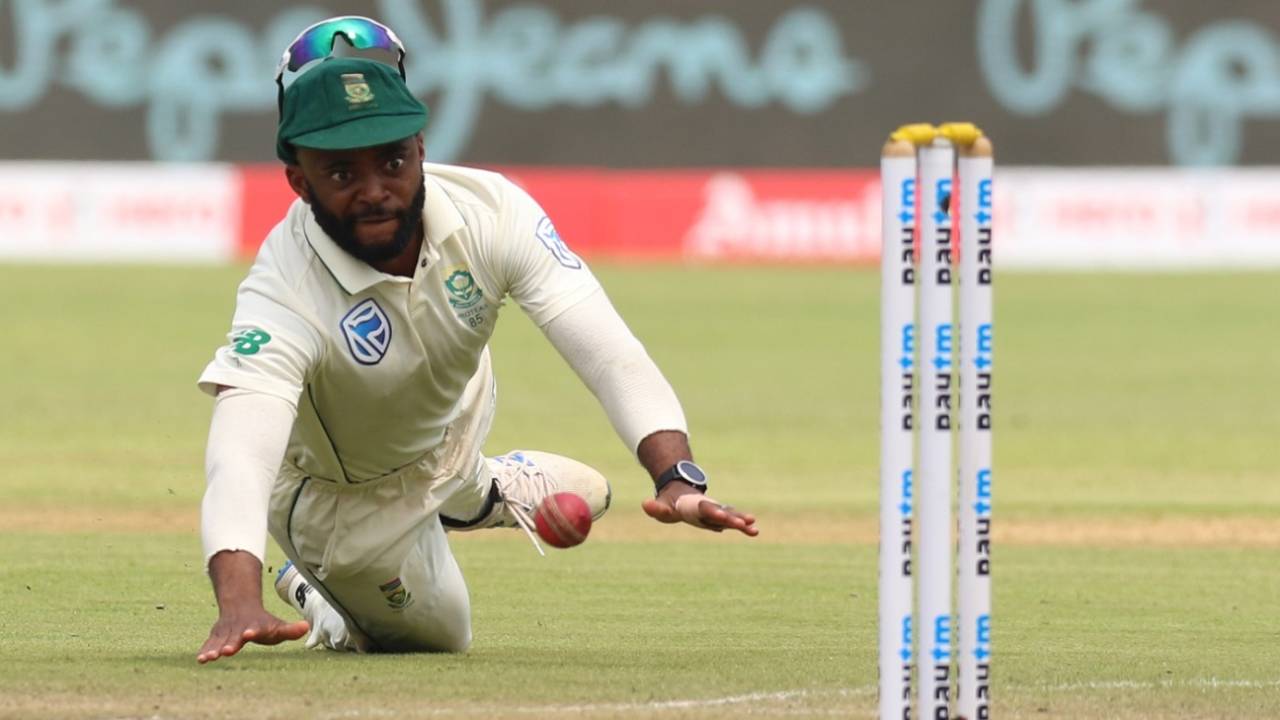 Temba Bavuma has a shy at the stumps, India v South Africa, 2nd Test, Pune, 2nd day, October 11, 2019