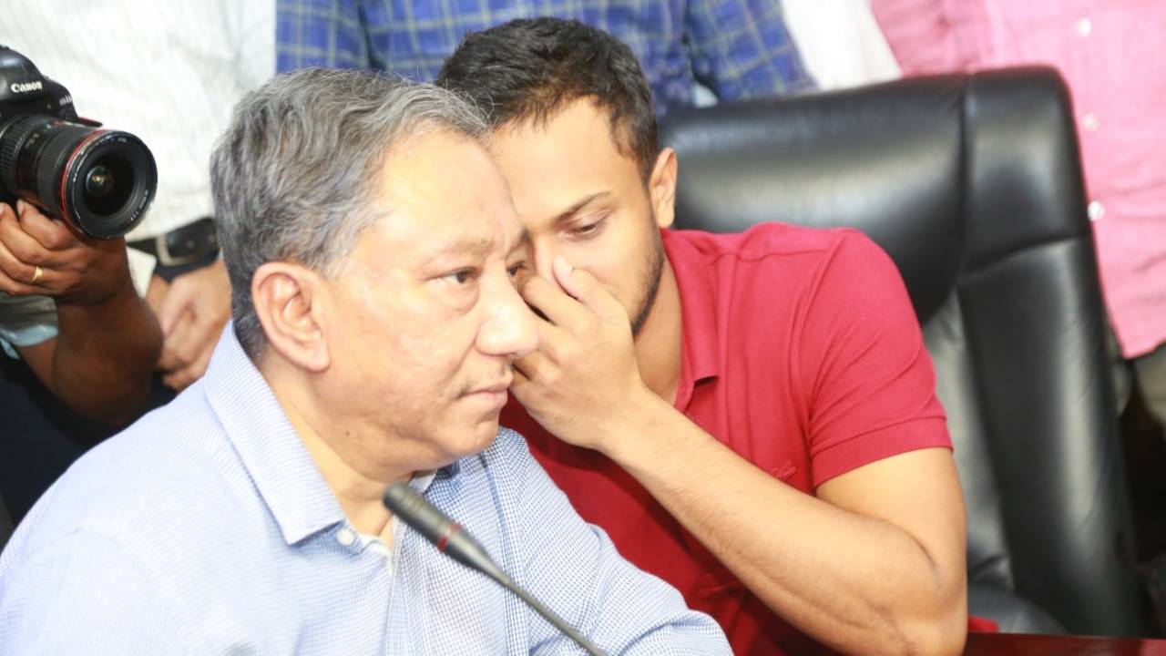 Shakib Al Hasan has a private word with the BCB chief during the meeting