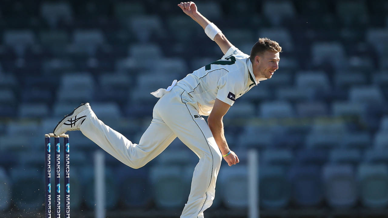 Riley Meredith has a bowl, Tasmania v Victoria, Sheffield Shield 2019-20, Hobart 1st day, October 31, 2019