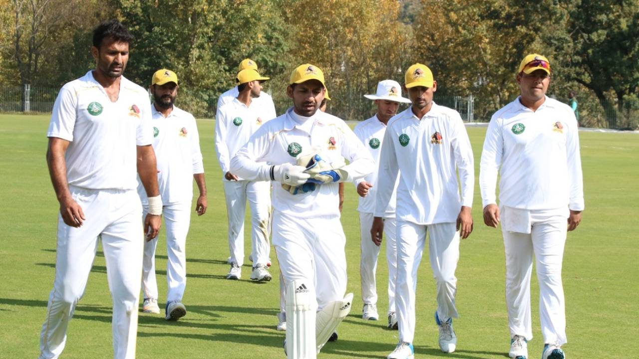 Sarfaraz Ahmed leads the Sindh players off the field, Khyber Pakhtunkhwa v Sindh, Quaid-e-Azam Trophy 2019-20, 1st day, Abbottabad, November 4, 2019