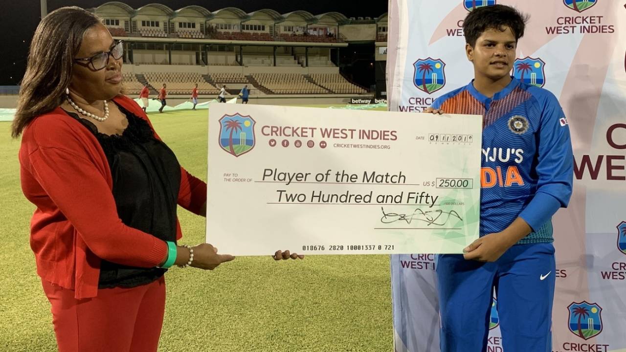 Shafali Verma receives the Player-of-the-Match award from former West Indies captain Verena Felicien, West Indies v India, 1st T20I, St Lucia, November 10, 2019