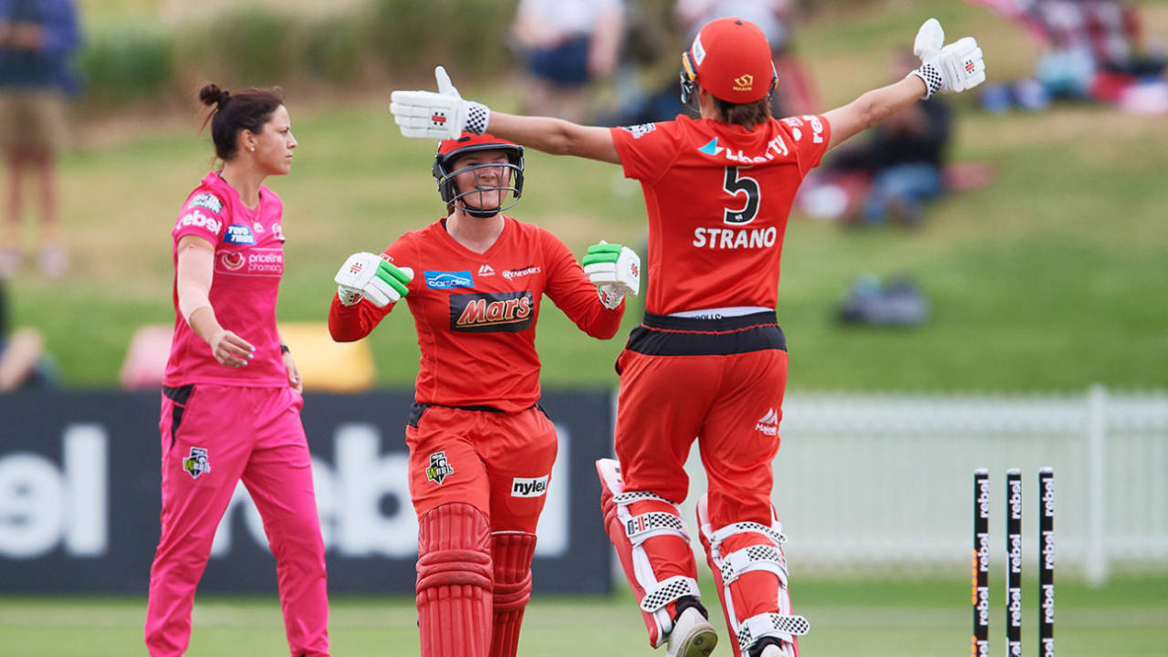 Courtney Webb and Molly Strano celebrate Melbourne Renegades' last-ball victory, Sydney Sixers v Melbourne Renegades, WBBL, Drummoyne Oval, November 17, 2019