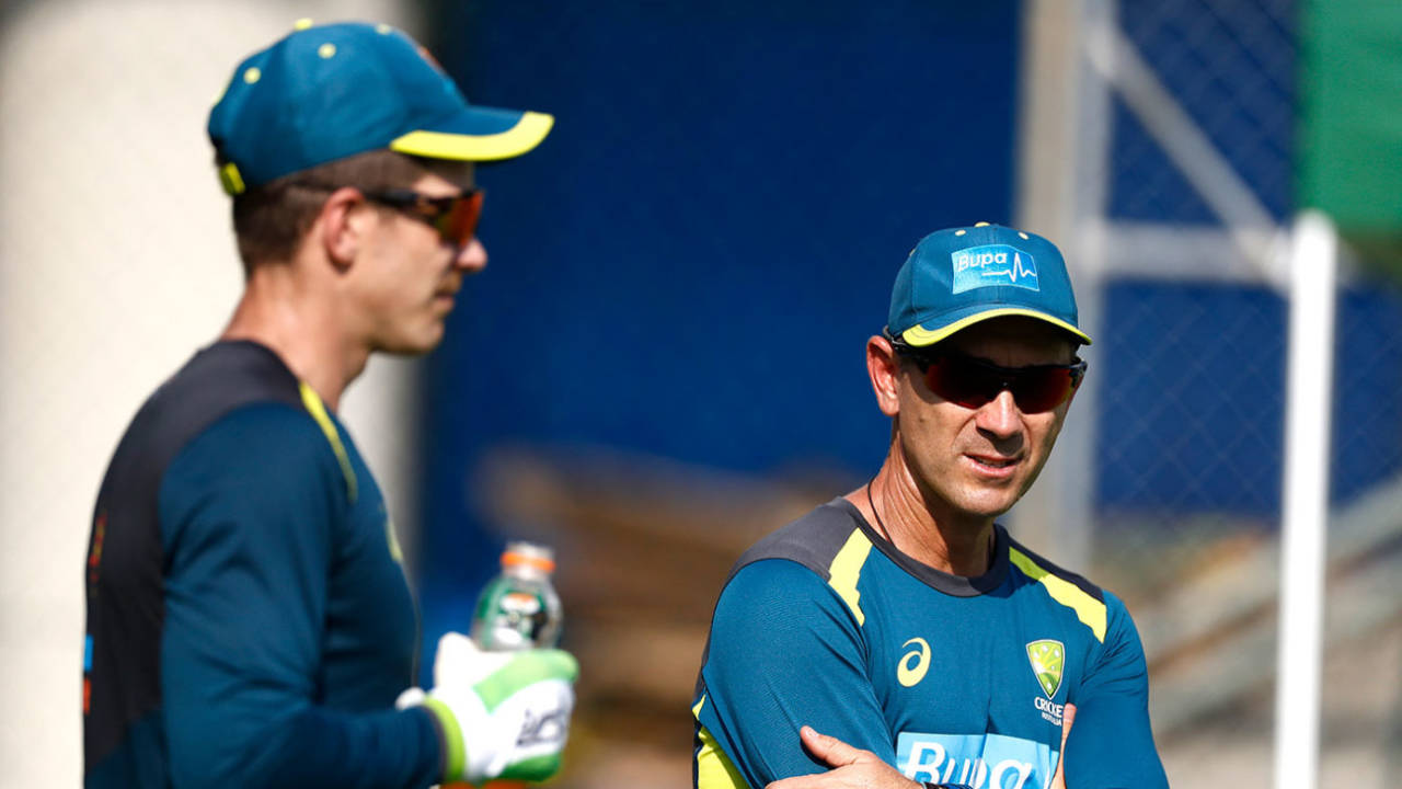 Tim Paine chats with Justin Langer&nbsp;&nbsp;&bull;&nbsp;&nbsp;Getty Images