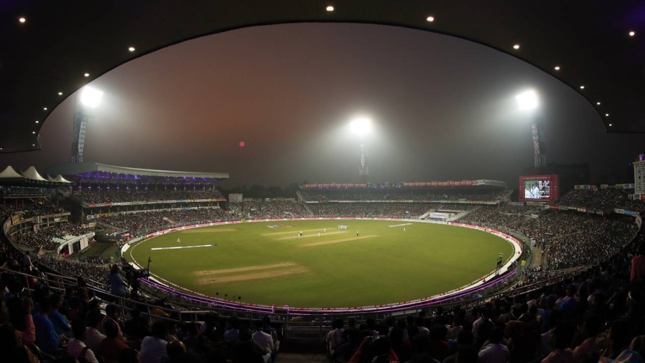 The lights come on at Eden Gardens for India's first ever day-night Test, India v Bangladesh, 2nd Test, 1st day, Kolkata, November 22, 2019